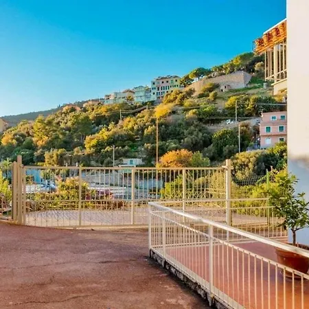 Sala Riunioni Δωμάτια σε οικογενειακή κατοικία