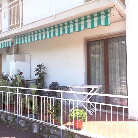 Sala Riunioni Δωμάτια σε οικογενειακή κατοικία Αλάσιο