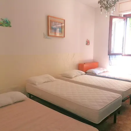 Δωμάτια σε οικογενειακή κατοικία Sala Riunioni *